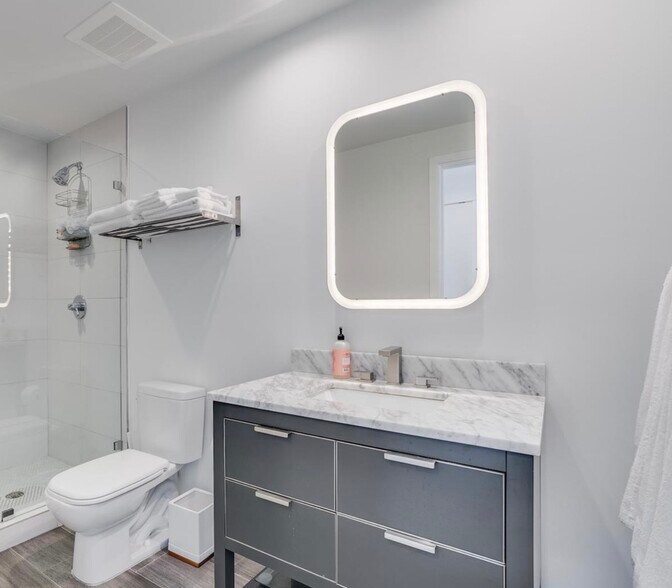 Building Photo - 2900 NE 7th Ave