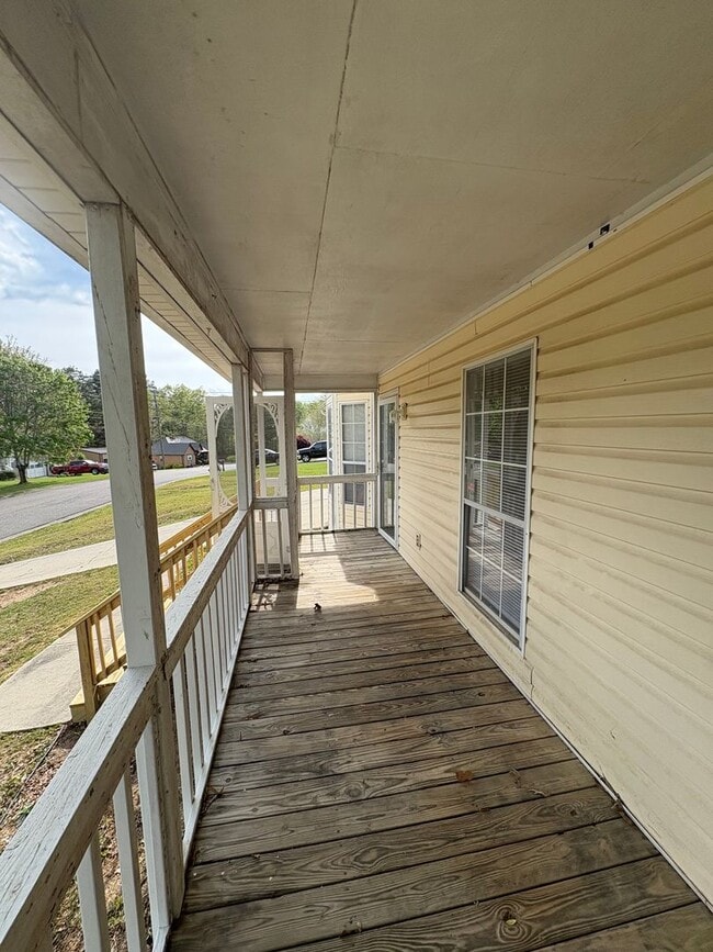 Building Photo - For Rent