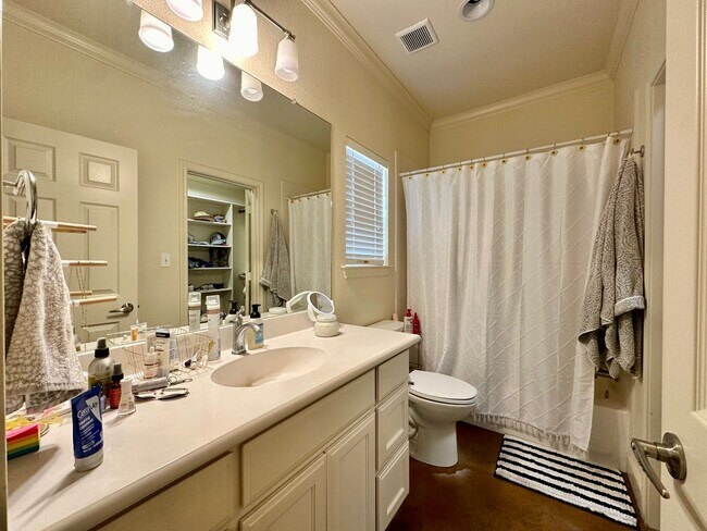 Building Photo - 1801 S 10th St