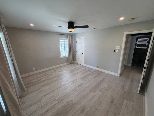 Building Photo - 3 Bedroom | 1.5 Bathroom | Single-Family Home