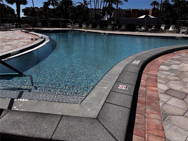 Building Photo - 7560 Bay Island Dr S