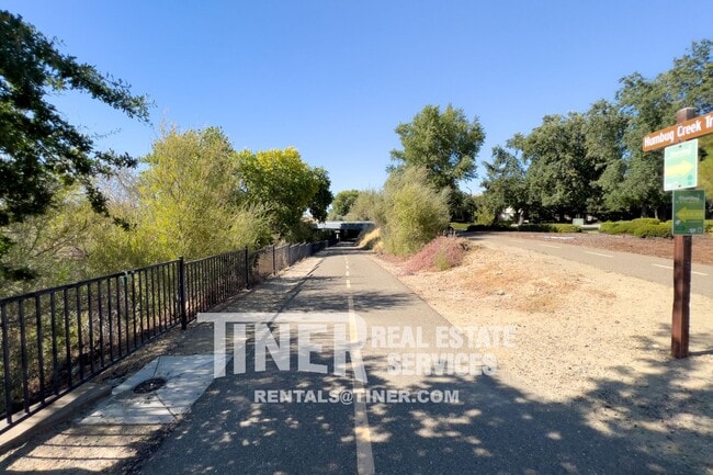 Building Photo - 506 Monet Ln