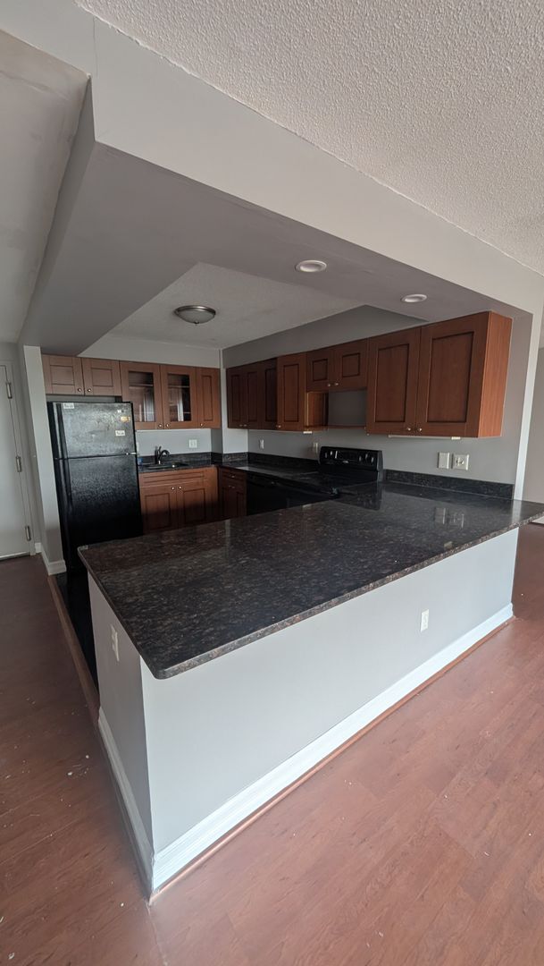 Building Photo - 16400 N Park Dr