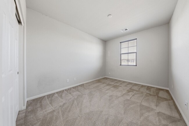 Building Photo - Mountains Edge Gem with Loft, Den & Upgraded Kitchen