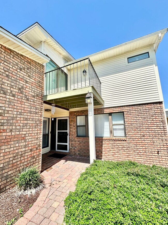 Building Photo - 937 Holbrook Cir