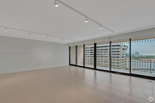 Building Photo - 3 Grove Isle Dr