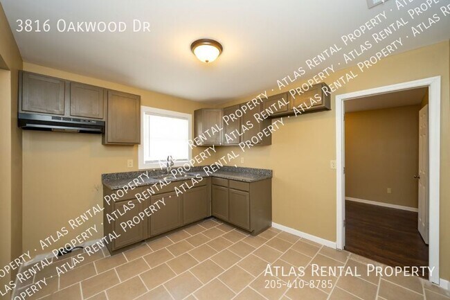 Building Photo - 3816 Oakwood Dr