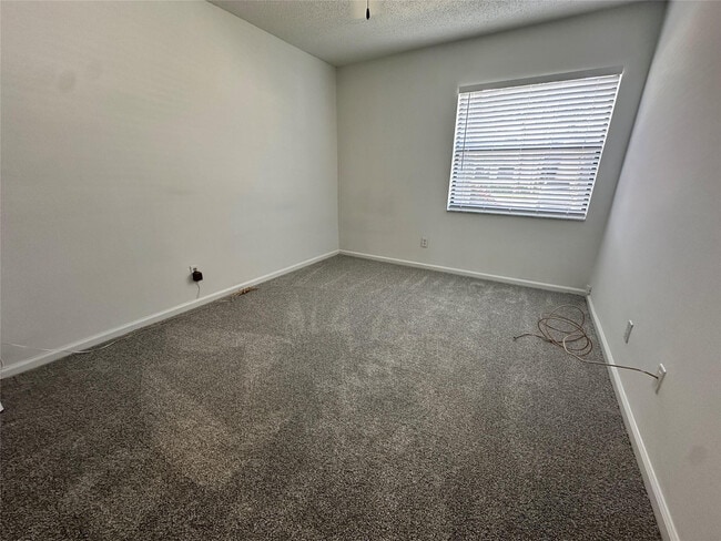 Building Photo - 9633 Riverside Dr