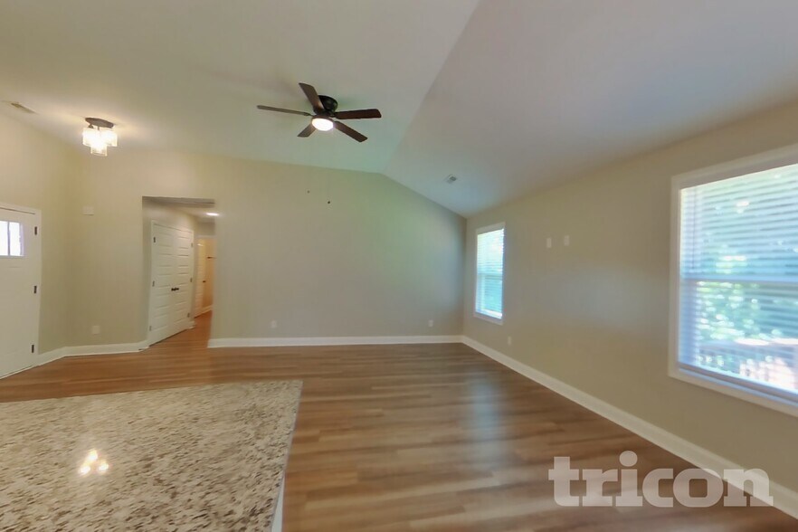 Building Photo - 341 Green Hills Dr