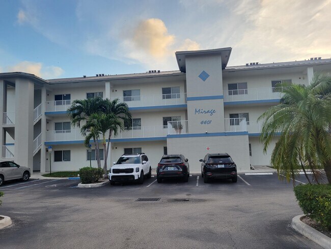 Building Photo - 4401 Crystal Lake Dr