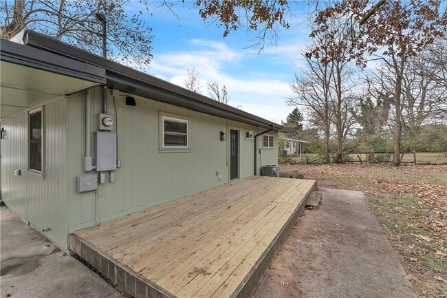 Building Photo - 3070 W Mt Comfort Rd