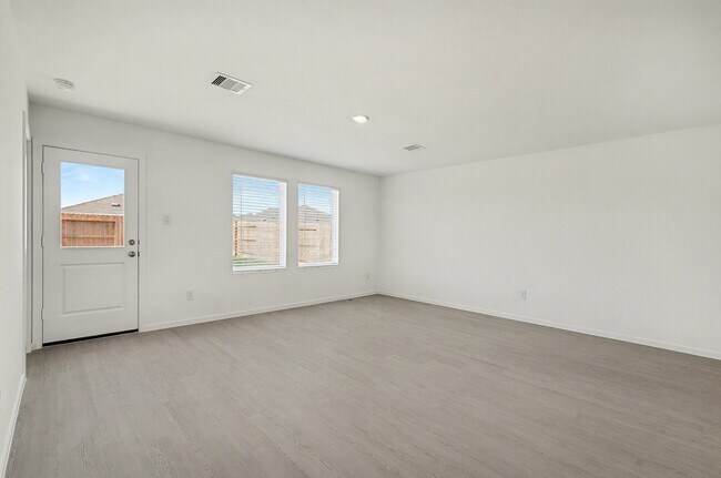 Building Photo - 6315 Linden Leaf Dr