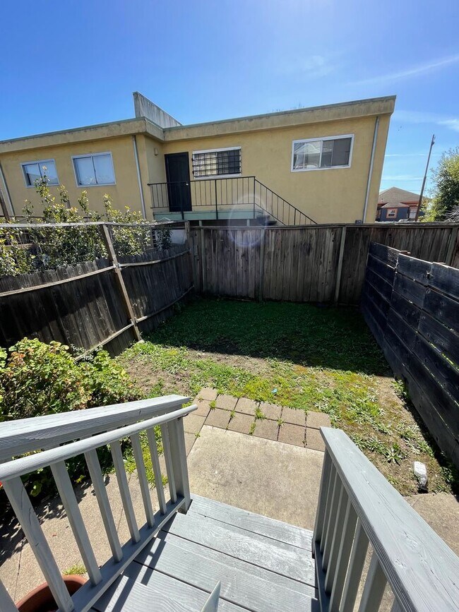 Building Photo - 659-661 31st St