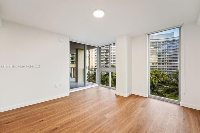 Building Photo - 1500 Bay Rd