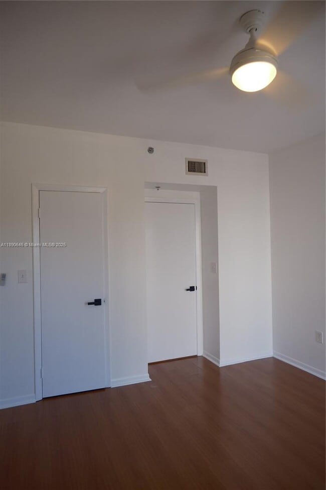 Building Photo - 2756 Day Ave