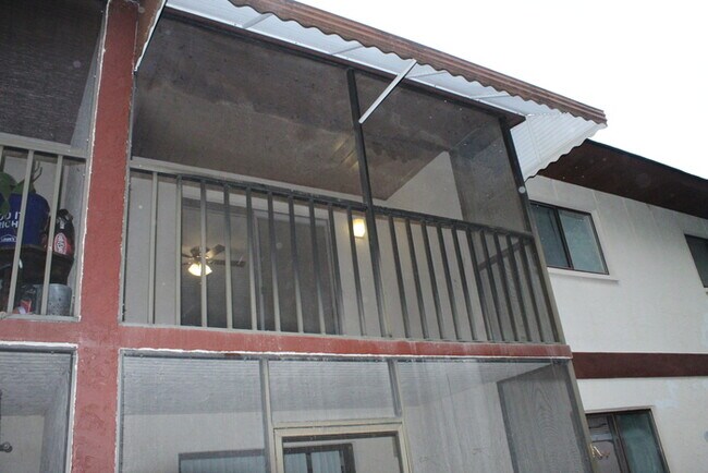 Building Photo - Totally renovated 2-bedroom, 2-full-bath townhome located in West Augusta