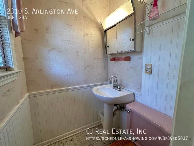 Building Photo - 2310 S Arlington Ave