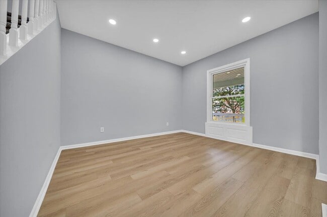 Building Photo - 408 Mt Vernon St