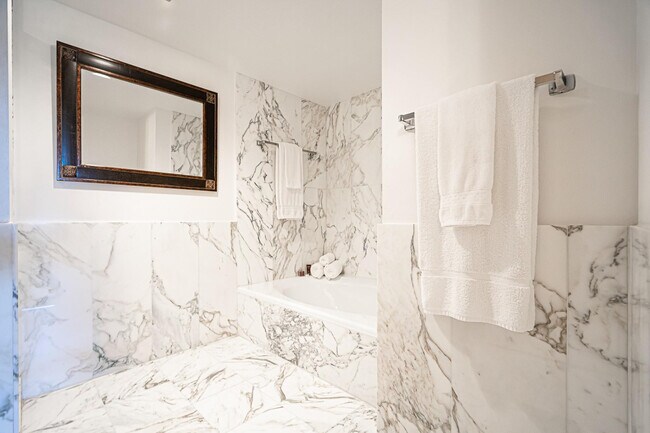 Building Photo - 5000 N Ocean Blvd