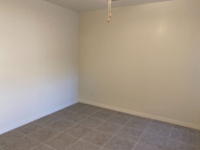 Building Photo - 2 Bedroom in a Gated Community