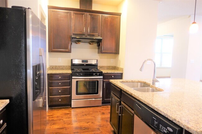Building Photo - 210 Windthistle Dr