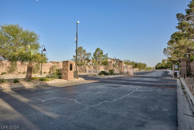 Building Photo - 8800 Horizon Wind Ave