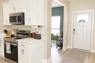 Building Photo - 3679 Applewood Dr