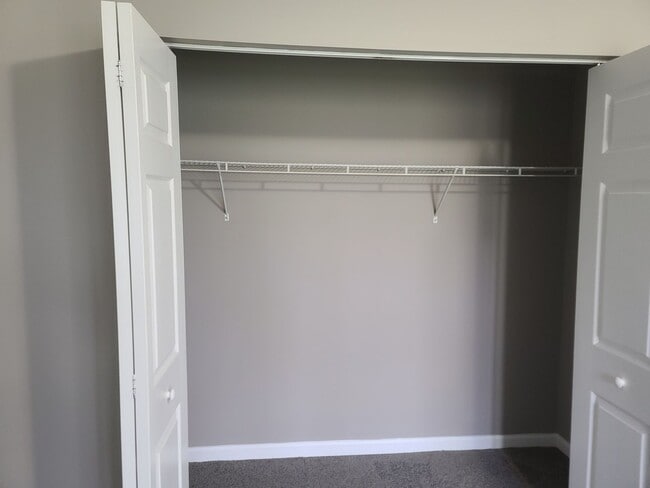 Building Photo - 3 Bedroom 2 1/2 bath townhouse in Waynesbo...