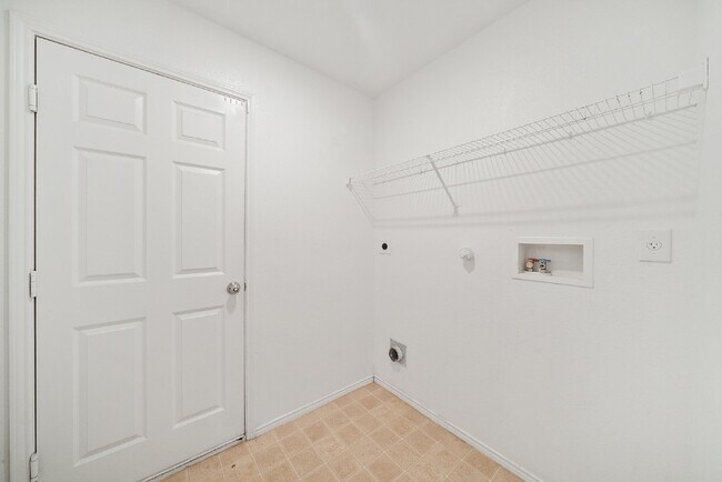 Building Photo - 9703 Woodland Pines