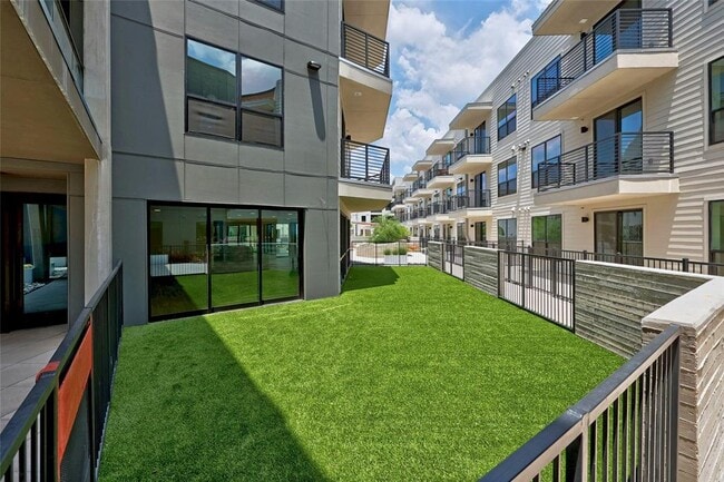 Building Photo - 1701 Simond Ave Ave