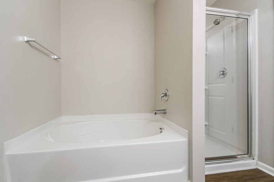 Building Photo - 1918 Eastway Dr