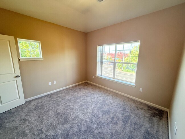 Building Photo - 1050 SW 170th Ave