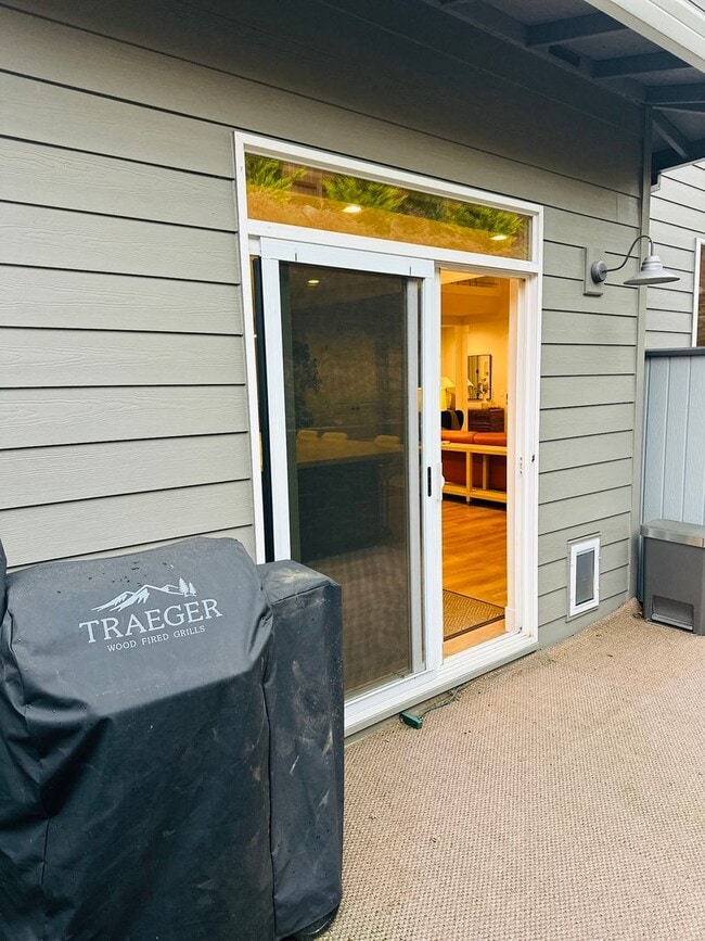 Building Photo - Gorgeous Custom Camas Home