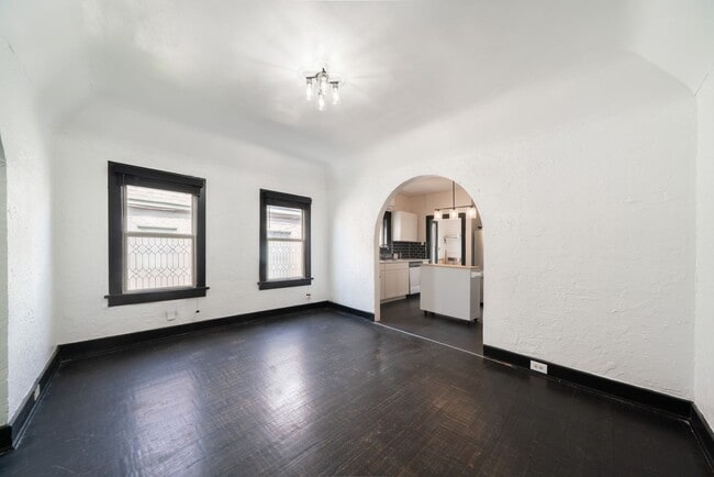 Building Photo - Charming Spanish Revival bungalow!