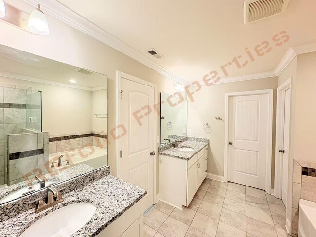 Building Photo - 713 Newlyn Dr