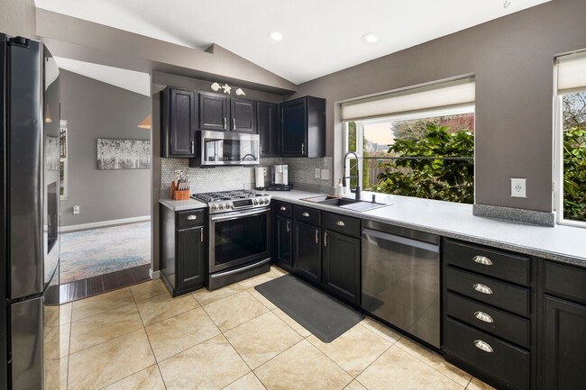 Building Photo - Great 3 Bed Home in Everett!