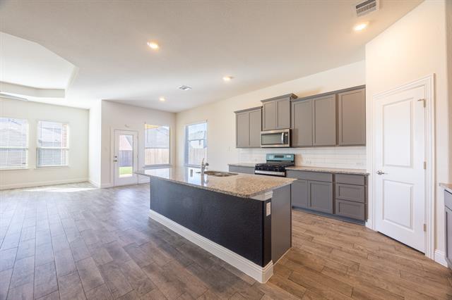 Building Photo - 4037 Woodford Dr