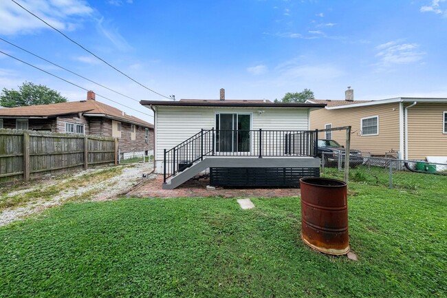 Building Photo - Porch-Side Charm: Turnkey 2-Bed Home with ...