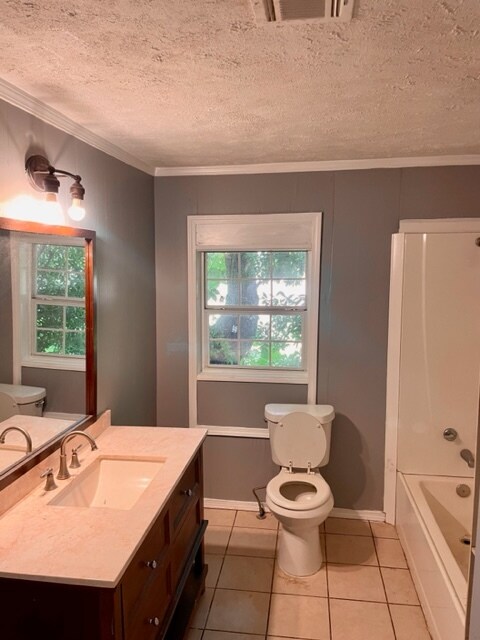 Building Photo - 104 W Evergreen St