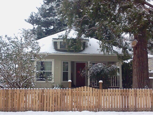 Building Photo - 26 Cottage St