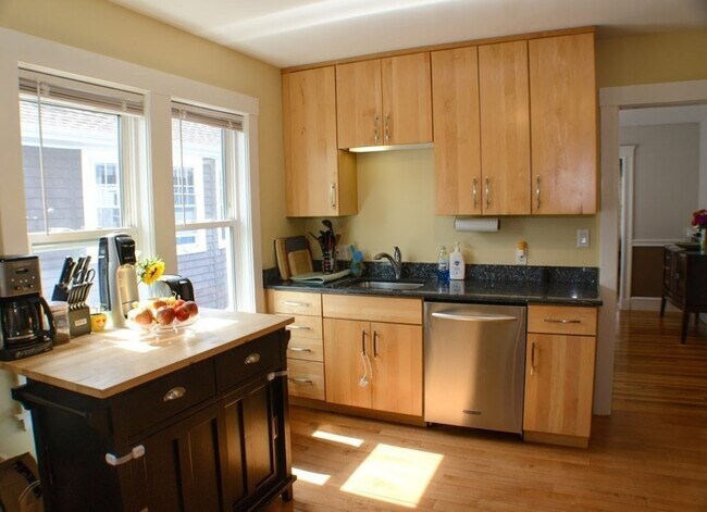 Building Photo - 16 Fairmont St