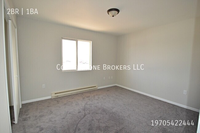 Building Photo - Comfortable Updated Two Bedroom Apartment!