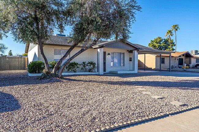 Building Photo - Charming Tempe home with a pool!