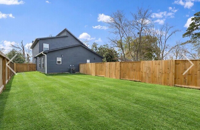 Building Photo - 8001 Talton St