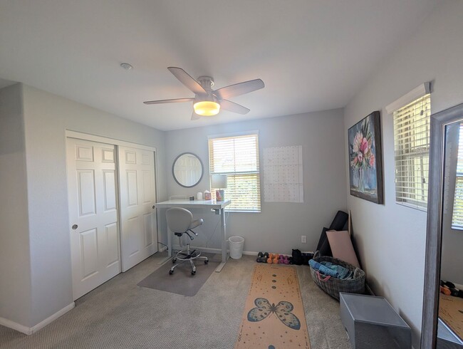 Building Photo - Stunning Modern End Unit Tri Level Condo i...