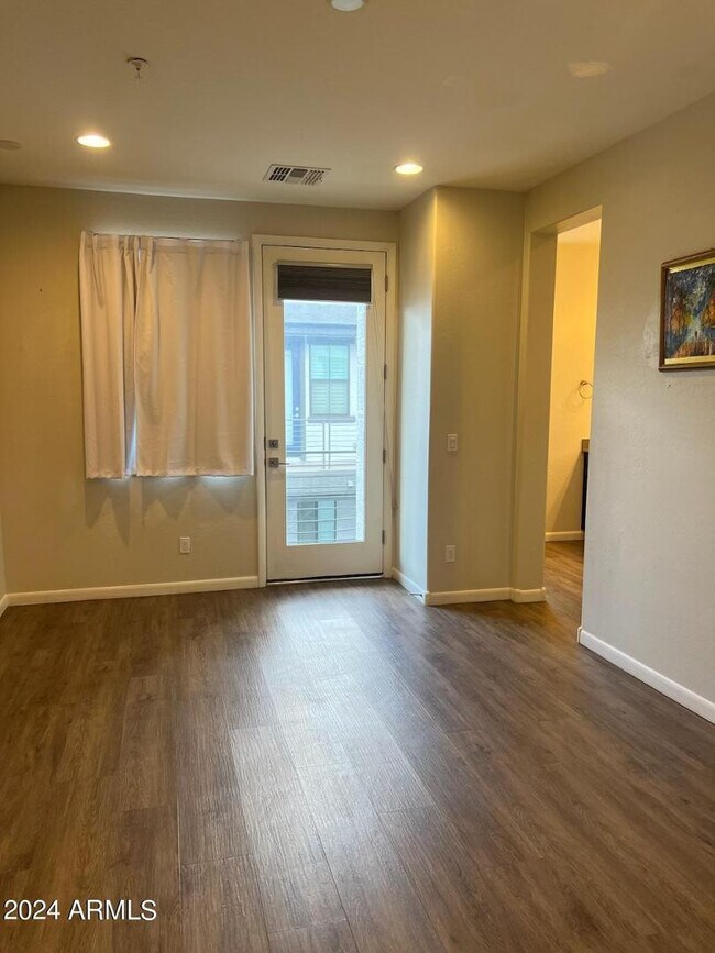 Building Photo - 2090 S Dorsey Ln