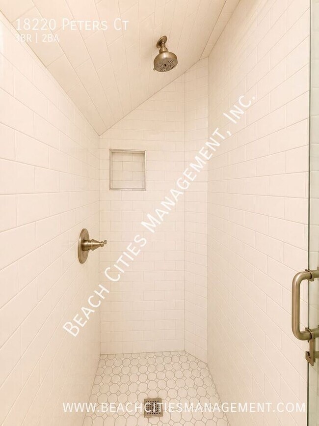 Building Photo - 18220 Peters Ct