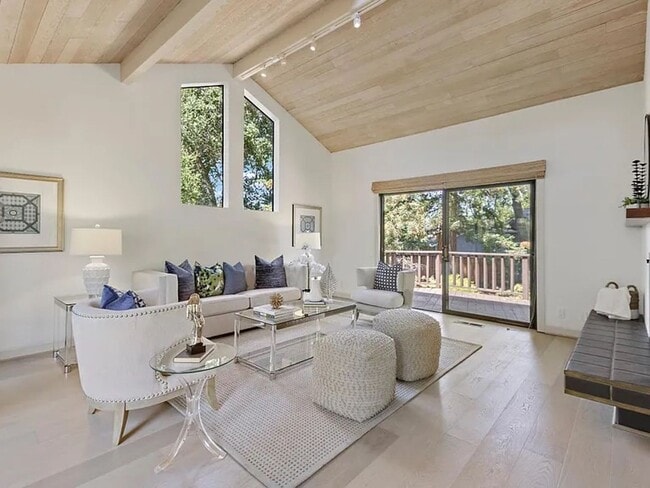 Building Photo - BRIGHT & AIRY HOME IN EXCLUSIVE ENCLAVE SPRAWLING, PRIVATE CULDESAC PROPERTY