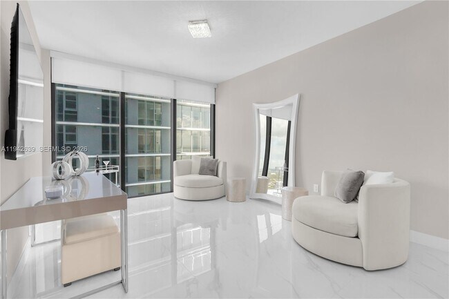 Building Photo - 700 NE 24th St