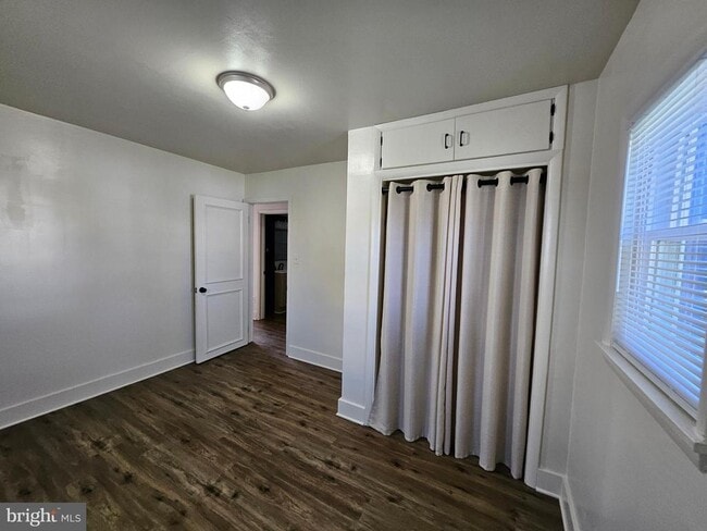 Building Photo - 729 Faulkner Ave